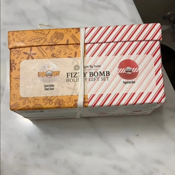 Ginger Lilly Farms Bath Bombs Spa Relaxation Set - Picture 4 of 4